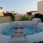 With Private Terrace, Jacuzzi & Views * Mosta