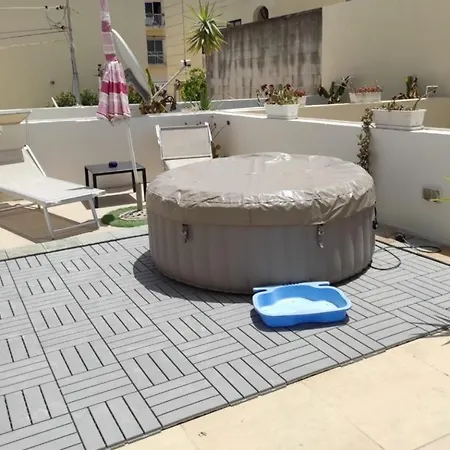 With Private Terrace, Jacuzzi & Views * Mosta