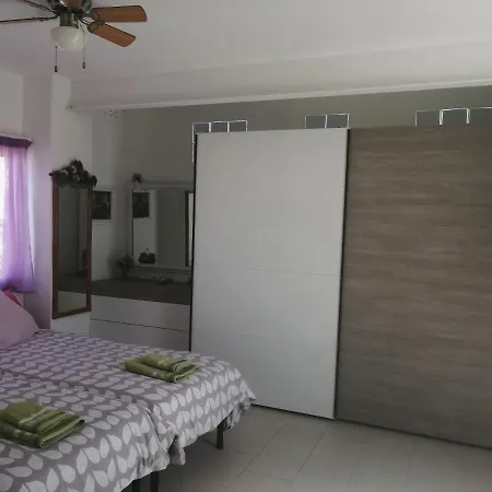 With Private Terrace, Jacuzzi & Views Apartment Mosta