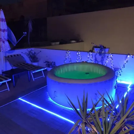 With Private Terrace, Jacuzzi & Views Apartman