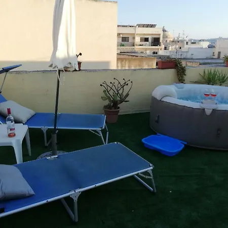 With Private Terrace, Jacuzzi & Views Apartment Mosta