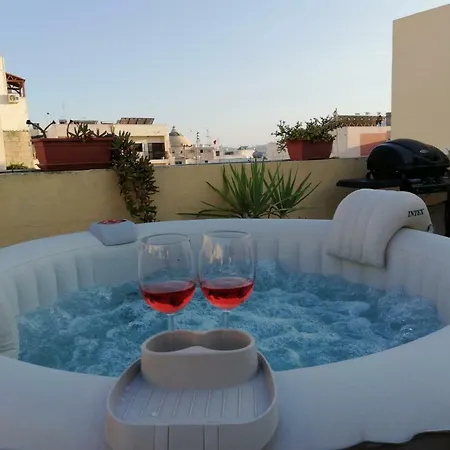 With Private Terrace, Jacuzzi & Views * Mosta
