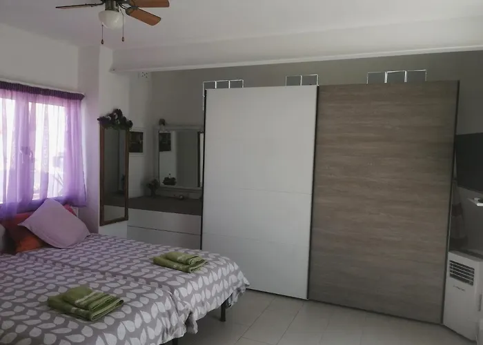 With Private Terrace, Jacuzzi & Views Apartament Mosta