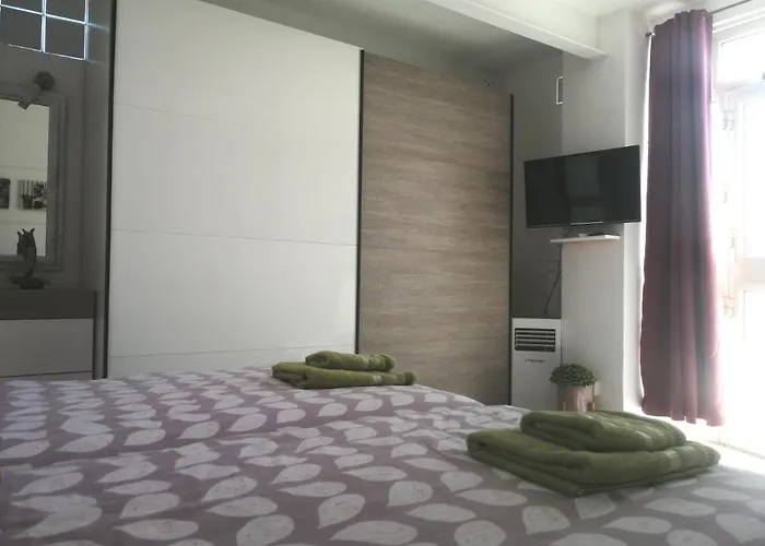 With Private Terrace, Jacuzzi & Views Apartament