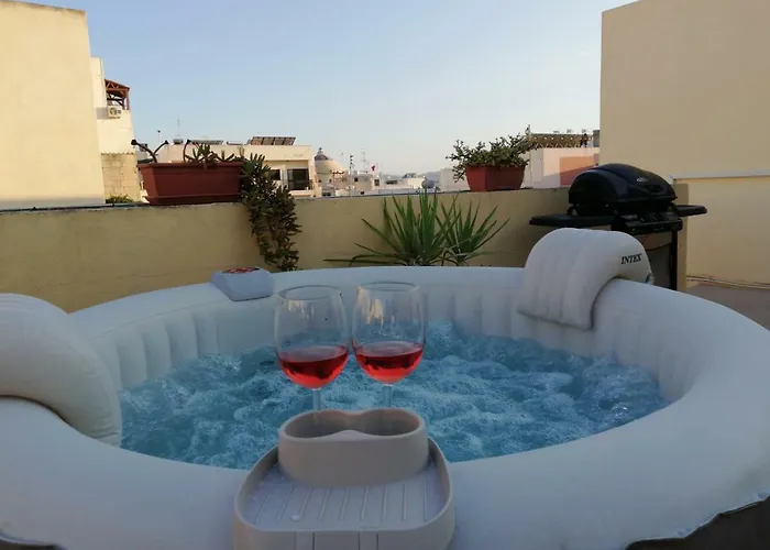 With Private Terrace, Jacuzzi & Views * Mosta